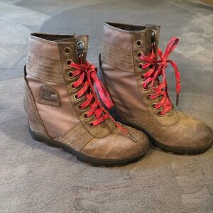 Sorel Wedge Boots Grey Size 8